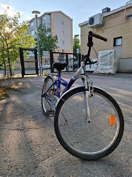 Maxim trendy sininen polkupyörä. 24x2.00