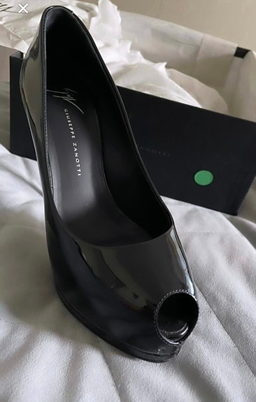 Laadukkaat italialaiset Giuseppe Zanotti korkokengät, kiiltonahka