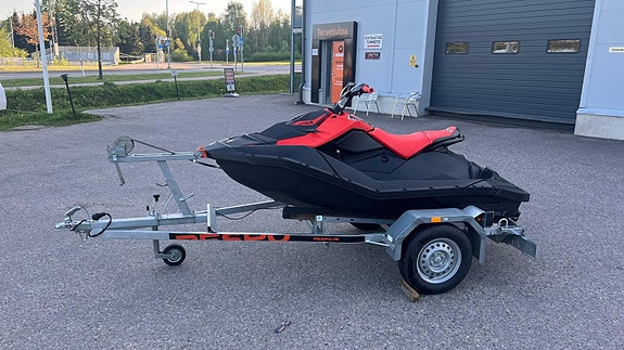 Vuokrataan Sea-Doo Spark Trixx