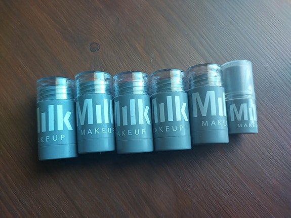Milk Makeup Lip + Cheek Stick, eri sävyjä