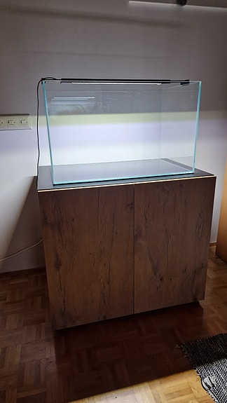 UNS Optiwhite 75P, 150 l (75*45*45) upea akvaario ja Aquaellin allaskaappi