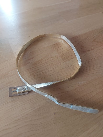 Kultainen vyö tytölle