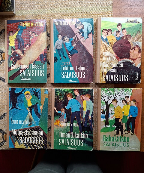 Enid Blyton Salaisuus-sarja kirjat