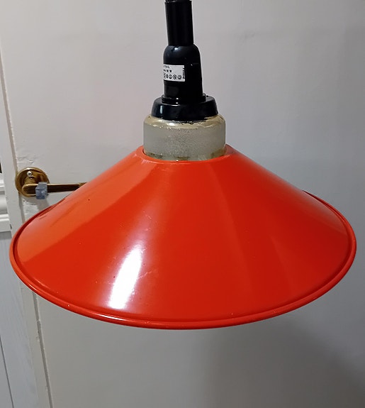 Punainen kattovalaisin
