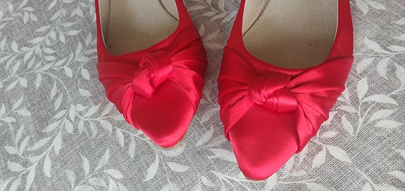 Punaiset satiini / silkki ballerinat 40 juhlakengät