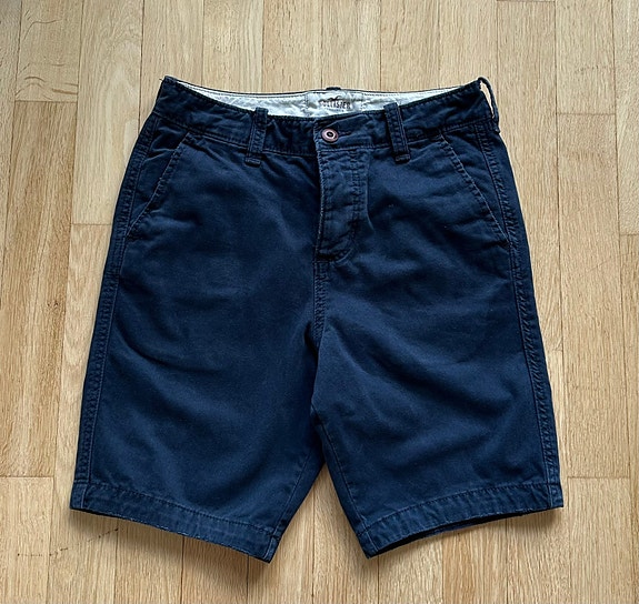 Poikien Hollister shortsit koko 28”