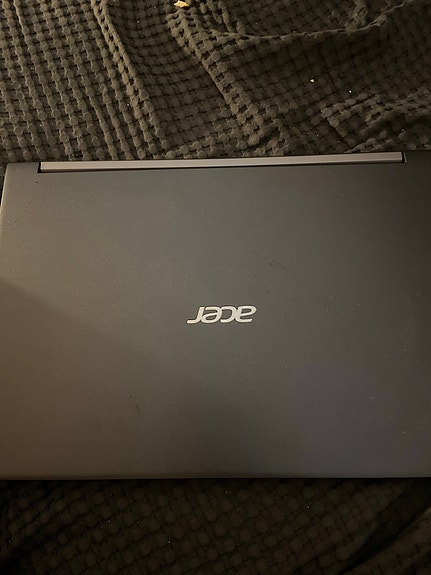 Myydään acer aspire 7 a715-42g