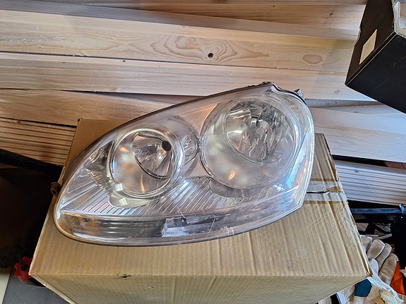 Vw golf V etuvalo vasen