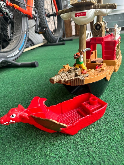 Fisher-Price merirosvolaiva + hahmot