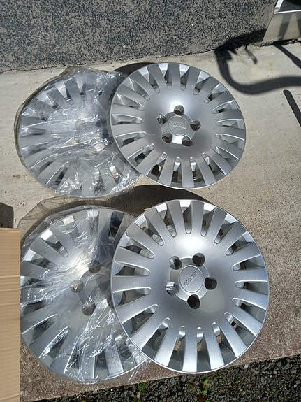 Saab 9-5 uudet 15" pölykapselit