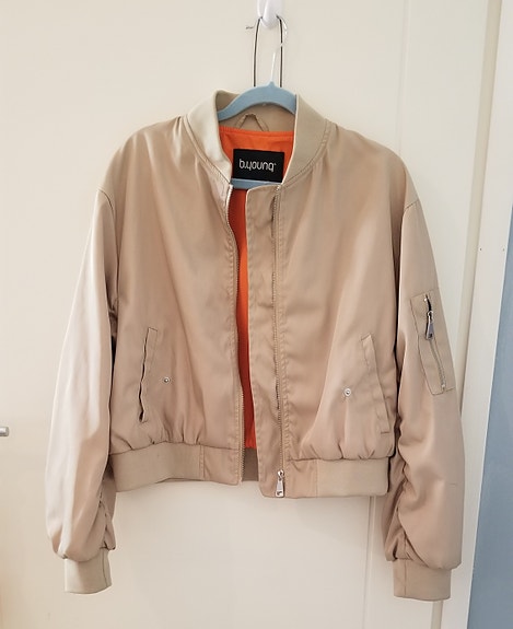 B'young kuin uusi beige pusakka/takki koko 36