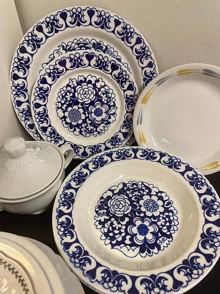Arabian vanhaa pikkuvikaista posliinia 15 kpl 15€