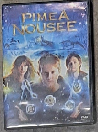 Pimeä nousee dvd