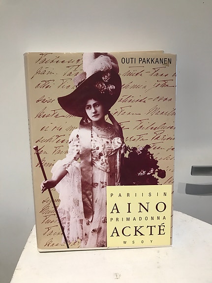 Kirja Aino Ackte/ suuret suomalaiset
