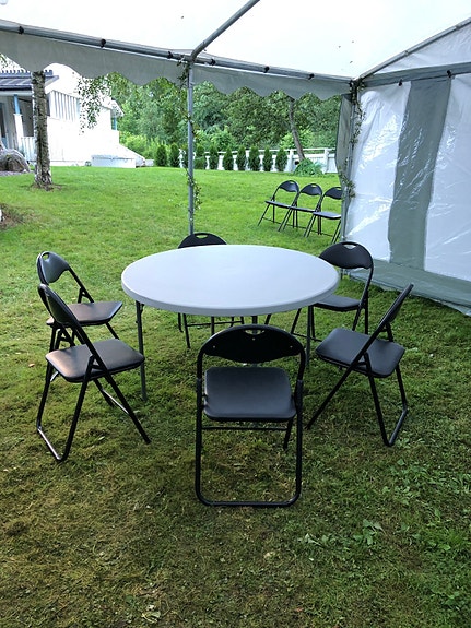 Vuokrataan pöydät ja tuolit