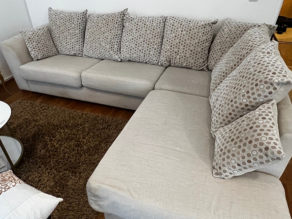 Iso Kulmasohva divaanilla, beige, divaani 220cm, 3 istuttava osa 277-289cm