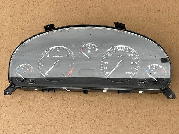 Peugeot 406 2.0 Hdi executive dieselin mittaristo