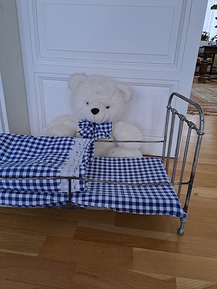 Vanha nuken,nyt nallen sänky