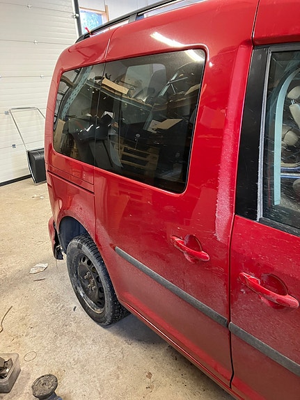 Vw caddy 2011 osina