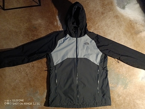 The North Face "Stratos" Dryvent kuoritakki M