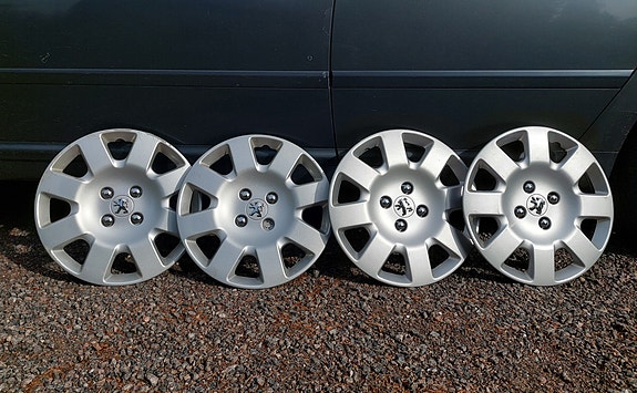 Peugeot pölykapselit 16"