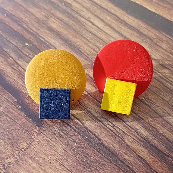 Puiset korvakorut
