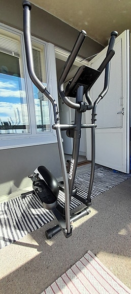 Myydään vähän käytetty elliptinen crosstrainer