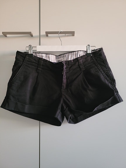 Lyhyet Ginatricot shortsit
