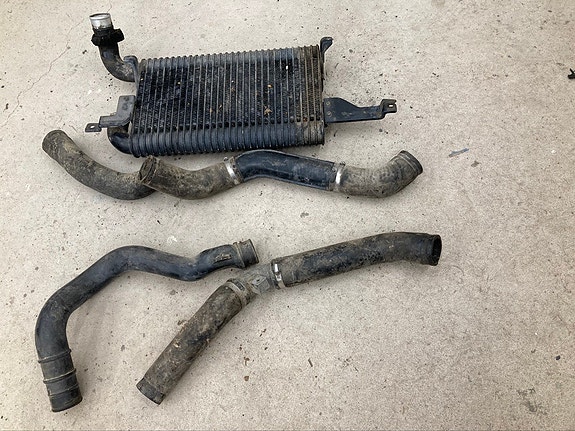 Toyota Supra MK3 välijäähdytin, ahtoputket, ilmansuodatin
