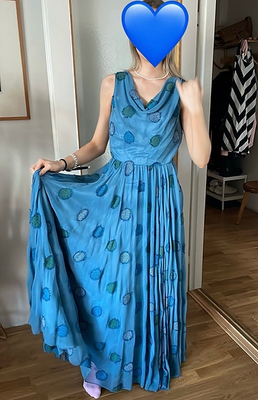 Annikki Karvinen, juhlamekko