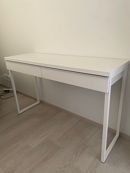 BESTÅ BURS Työpöytä, korkeakiilto valkoinen, 120x40 cm
