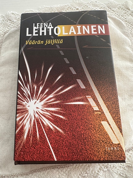 Leena Lehtolaisen: Väärän jäljillä