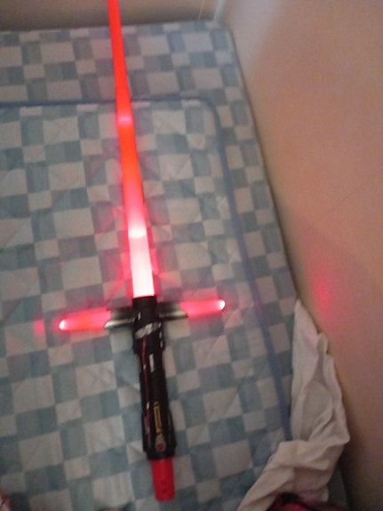 Star wars kylo renin valomiekka.
