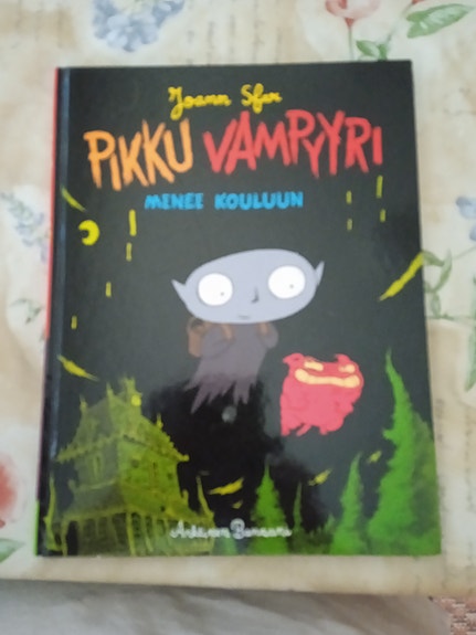 Pikku vampyyri menee kouluun