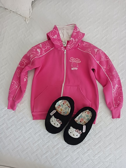 Hello Kitty collegetakki & aamutossut