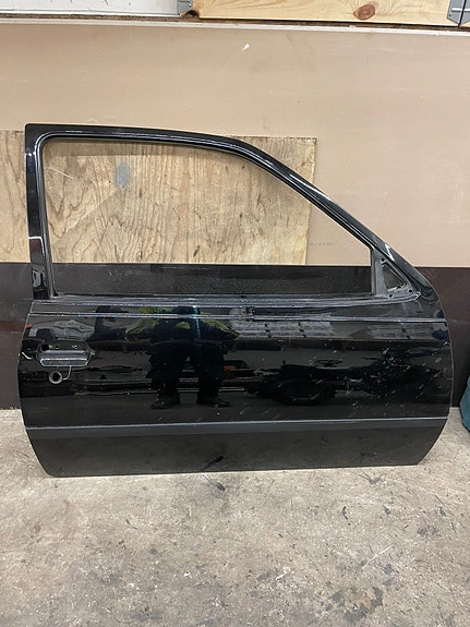 Opel Kadett E mallin vänkärin ovi.