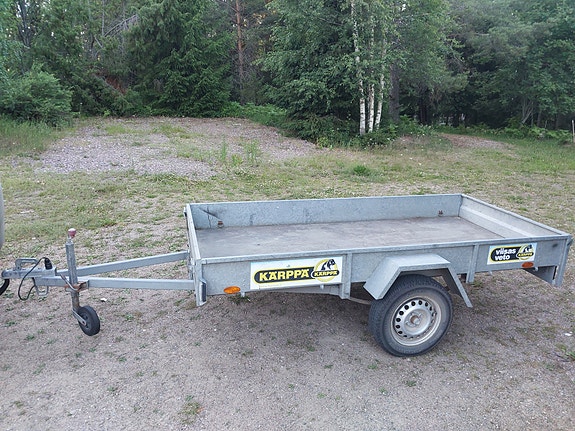 Vuokrataan kippaava peräkärry 750 kg