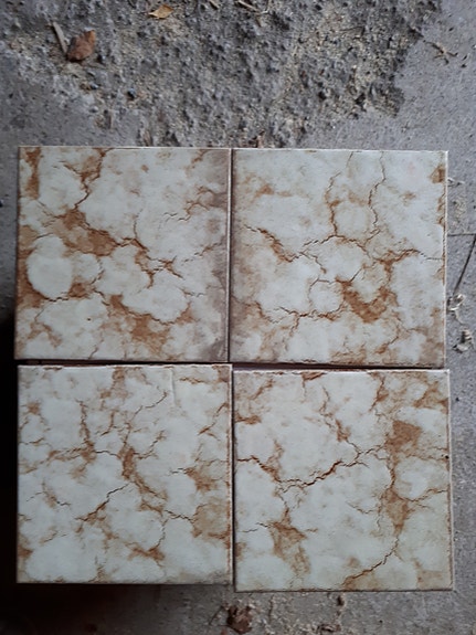 Laattoja 15 x 15 vaaleita vanhoja