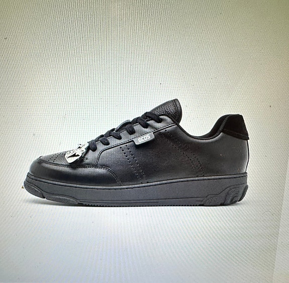 Gcds Italian Luxury brand new with box and kuitti , caw leather ovh 360€