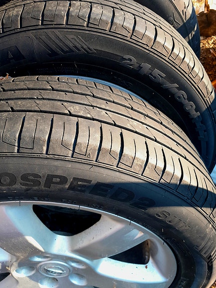 Kesärenkaat vanteilla 215/55 R16