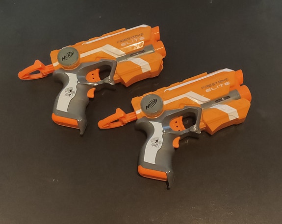 Kaksi Nerf N-Strike Elite Firestrike Elite