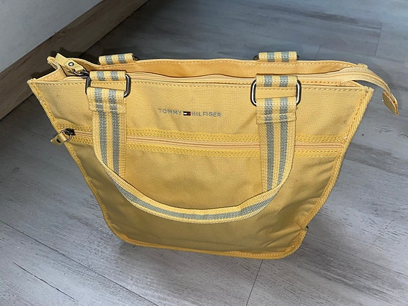 Tommy Hilfiger laukku käsilaukku kassi tilava