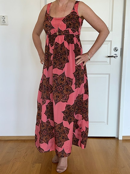 Dorothy Perkins (S/36) Mekko Maksimekko