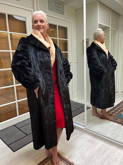 Musta upea minkkiturkki, kuin uusi, koko L, XL