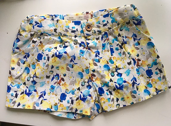 Zara shortsit, koko 92