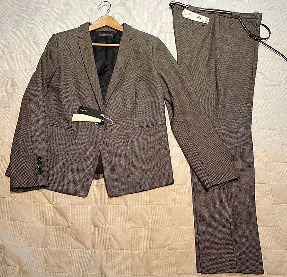 Esprit jakkupuku, uusi, koko 42