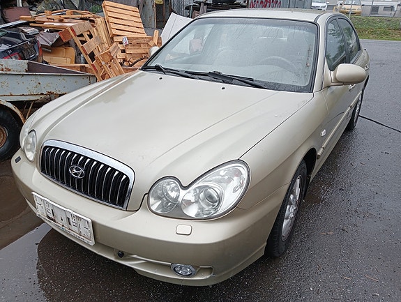 Hyundai Sonata 2,7 automatic 2003 varaosina