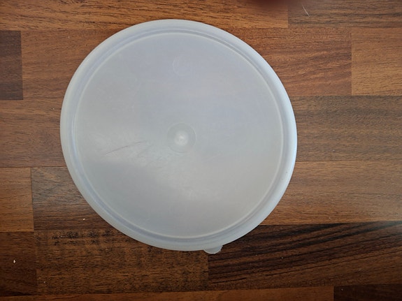 Muovisangon kansi hinta 50 senttiä