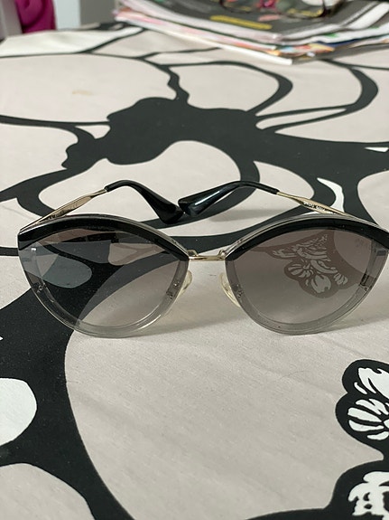 Prada aurinkolasit