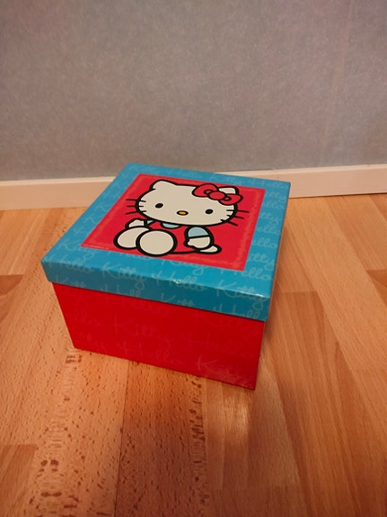 Hello Kitty Lahjalaatikko / Laatikko